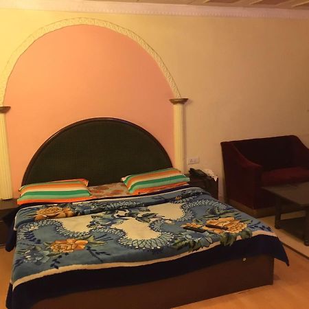 Hotel Bombay Palace Далхаузи Екстериор снимка