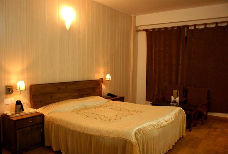 Hotel Bombay Palace Далхаузи Стая снимка