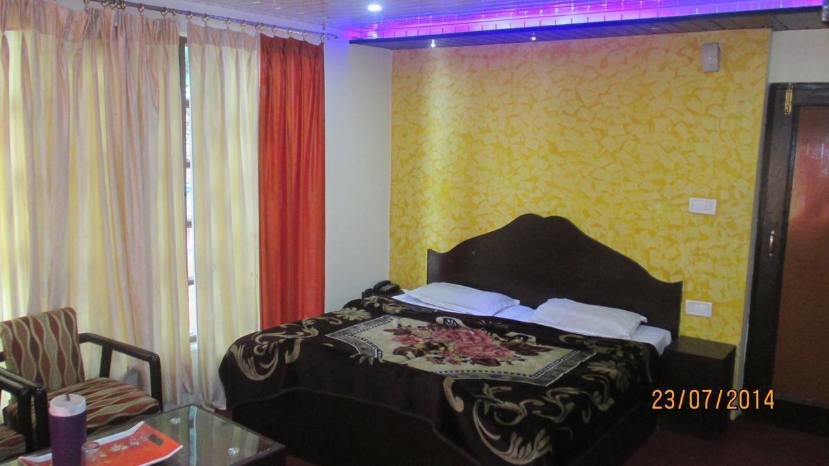 Hotel Bombay Palace Далхаузи Екстериор снимка