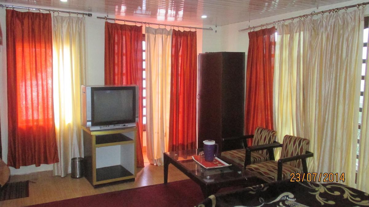 Hotel Bombay Palace Далхаузи Екстериор снимка