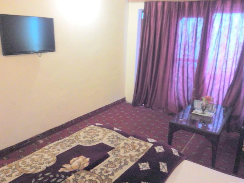 Hotel Bombay Palace Далхаузи Екстериор снимка